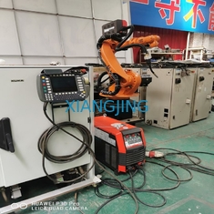 KUKR 20 R3100 usou o robô de KUKA Palletizing e soldando