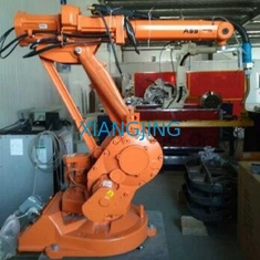 A mão de segundo da pintura de pulverizador usou o robô IRB4400 de ABB pulveriza a linha central do braço 6 do robô de pintura