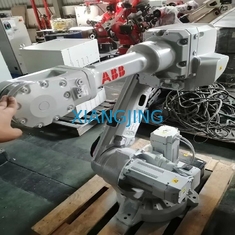 O robô industrial usado 2600-20/1.65 de ABB com armário ensina o pendente