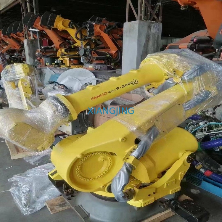 R-2000iC/210F Fanuc usou robôs industriais com o R-30iB mais o armário ensina o pendente