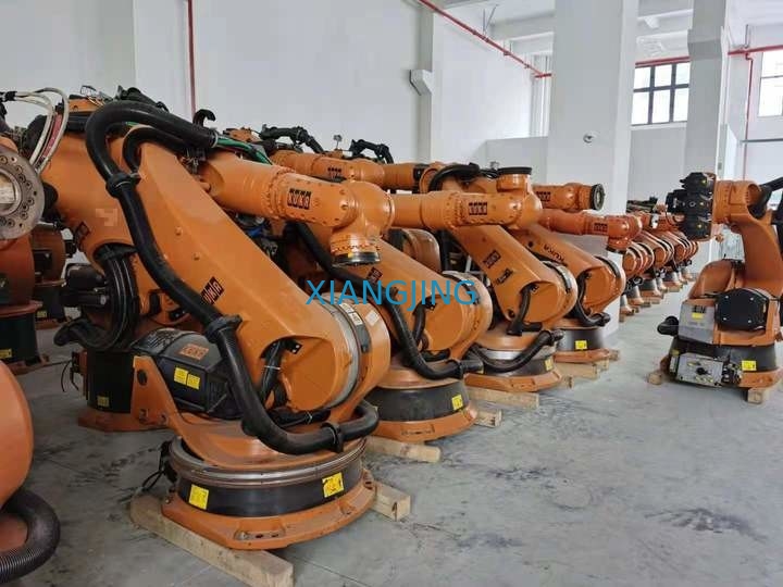 Braço usado KUKA do robô da linha central do PA 5 do KR 300-2 para a picareta e o lugar