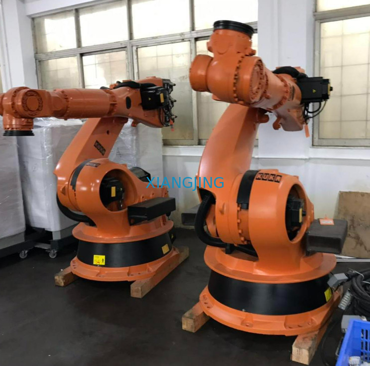 O ACRÉSCIMO R2700 do KR 210 do robô da segunda mão usou o robô de Kuka para a picareta e coloca muito estoque
